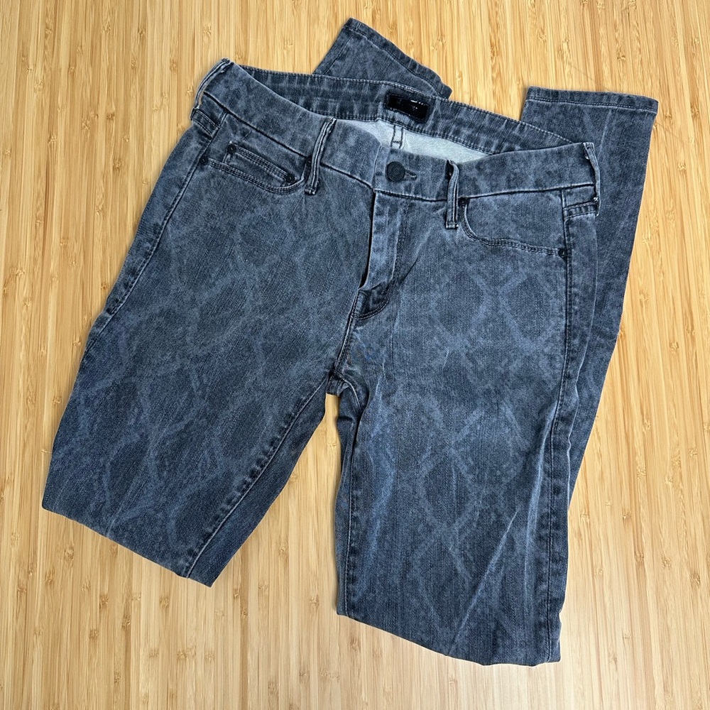 MOTHER The Looker A Kingdom of Dreams Ankle Jeans with Snakeskin Pattern